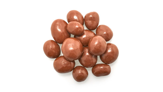 Milk chocolate [sugar, cocoa butter, unsweetened chocolate, milk ingredients (whole milk powder, non-fat milk powder), soy lecithin (emulsifier), vanilla extract], Peanuts, Glazing agent (coconut), Polishing agent
May contain: Tree nuts