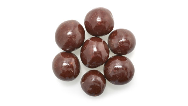 Chocolate coating (unsweetened chocolate, sugar, cocoa butter, soy lecithin (emulsifier), vanilla extract), Filberts, Glazing agent (coconut), Polishing agent
May contain: Peanuts, Other tree nuts, Milk