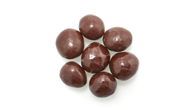 Chocolate coating [unsweetened chocolate, sugar, cocoa butter, soy lecithin (emulsifier), vanilla extract], Blueberries (blueberries, cane sugar, high oleic sunflower oil), Glazing agent (coconut), Polishing agent
May contain: Peanuts, Tree nuts, Milk