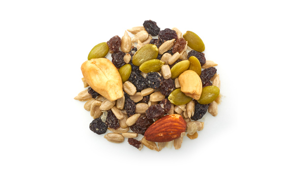 Raisins de corinthe, graines de tournesol, noix de cajou, amandes, graines de citrouille, huile de canola sans OGM, huile de tournesol.