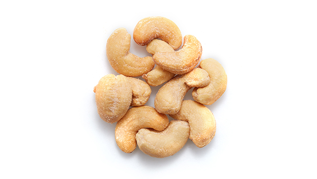 Cashews, non GMO canola oil, smoked seasoning(salt, natural flavour, torula yeast, yeast extract, onion powder, Spices).May contain: Peanuts, Other tree nuts, Soy, Milk, Egg, Wheat, Mustard, Sulphite.
