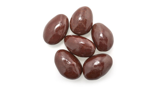 Dark chocolate [sugar, unsweetened chocolate, cocoa butter, soy lecithin (soy)], Almonds, Shellac, Filtered water, Acacia gum.