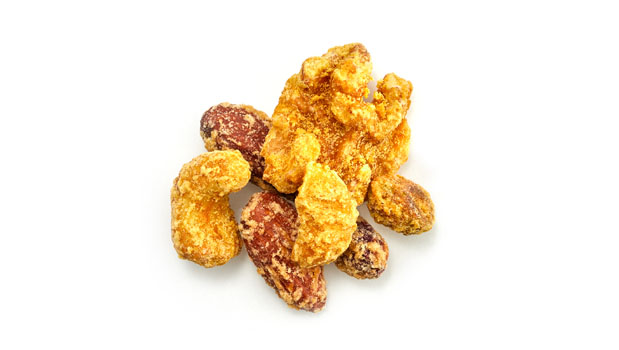 Roasted almonds, Roasted pistachio kernels, Walnut, Roasted  cashews, Golden brown sugar, Water, Natural  flavor, Saffron.May contain: Peanuts, Other tree nuts.