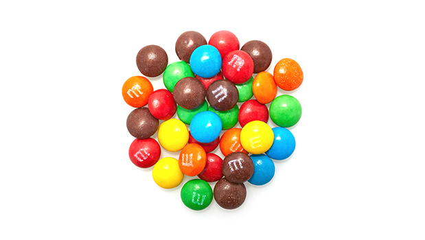Milk chocolate [sugar, cocoa butter, cocoa mass, milk ingredients (milk), lactose, peanuts, soy lecithin (soy), salt, flavour], Sugars (sugar, dextrose, corn syrup), Peanut butter [partially defatted peanuts (peanut), palm oil], Modified palm and sunflower oils and/or hydrogenated palm kernel oil, Cornstarch, Flavour, Salt, Tapioca dextrin, Carnauba wax, Propyl gallate, Gum acacia, Titanium dioxide, Brilliant blue FCF (FD&C Blue No. 1), Sunset yellow FCF (FD&C Yellow No. 6), Allura red (FD&C Red No. 40), Tartrazine (FD&C Yellow No. 5), Indigotine (FD&C Blue No. 2).