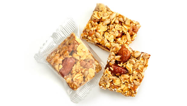Oats, Brown rice syrup, Sunflower seeds, Salted almonds (almonds, canola oil, salt), Organic Quinoa crisps, Skor pieces [sugar, butter (milk), almonds, sweetened condensed milk (milk; sugar), milk chocolate (Sugar, cocoa butter, unsweetened chocolate, milk ingredients, lactose, salt, lecithin (soy), natural flavour), salt, unsweetened chocolate, sunflower oil], Almond butter, Sunflower oil, Salt, Agar agar.May contains: Other Tree Nuts, Coconut, Wheat, Peanuts.