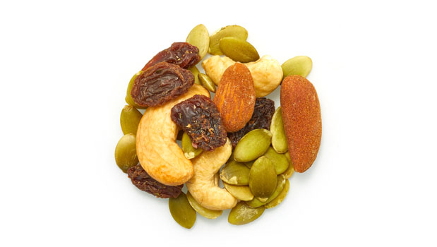Organic raisins (organic raisins, organic sunflower oil), Organic pumpkin seeds, Organic almonds, Organic cashews.