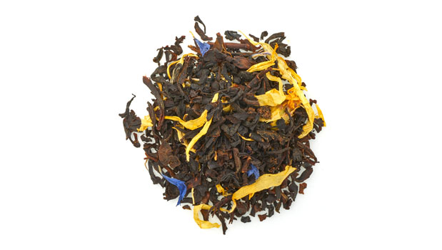 Feuilles de thé noir biologique, arôme biologique de vanille, arôme naturel de bergamote, pétales de souci biologique, pétales de bleuet biologique.